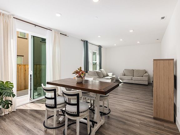 3rd image of 6052 Oak Leaf Place