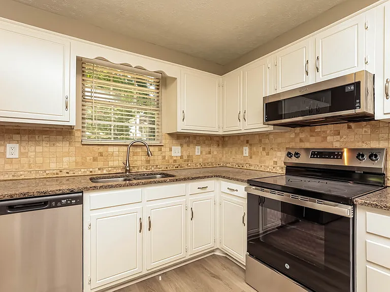 1610 Cedar Tree Ln — Photo 7