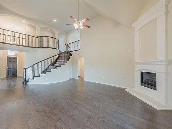 4th image of 140 Saint Mark Ln