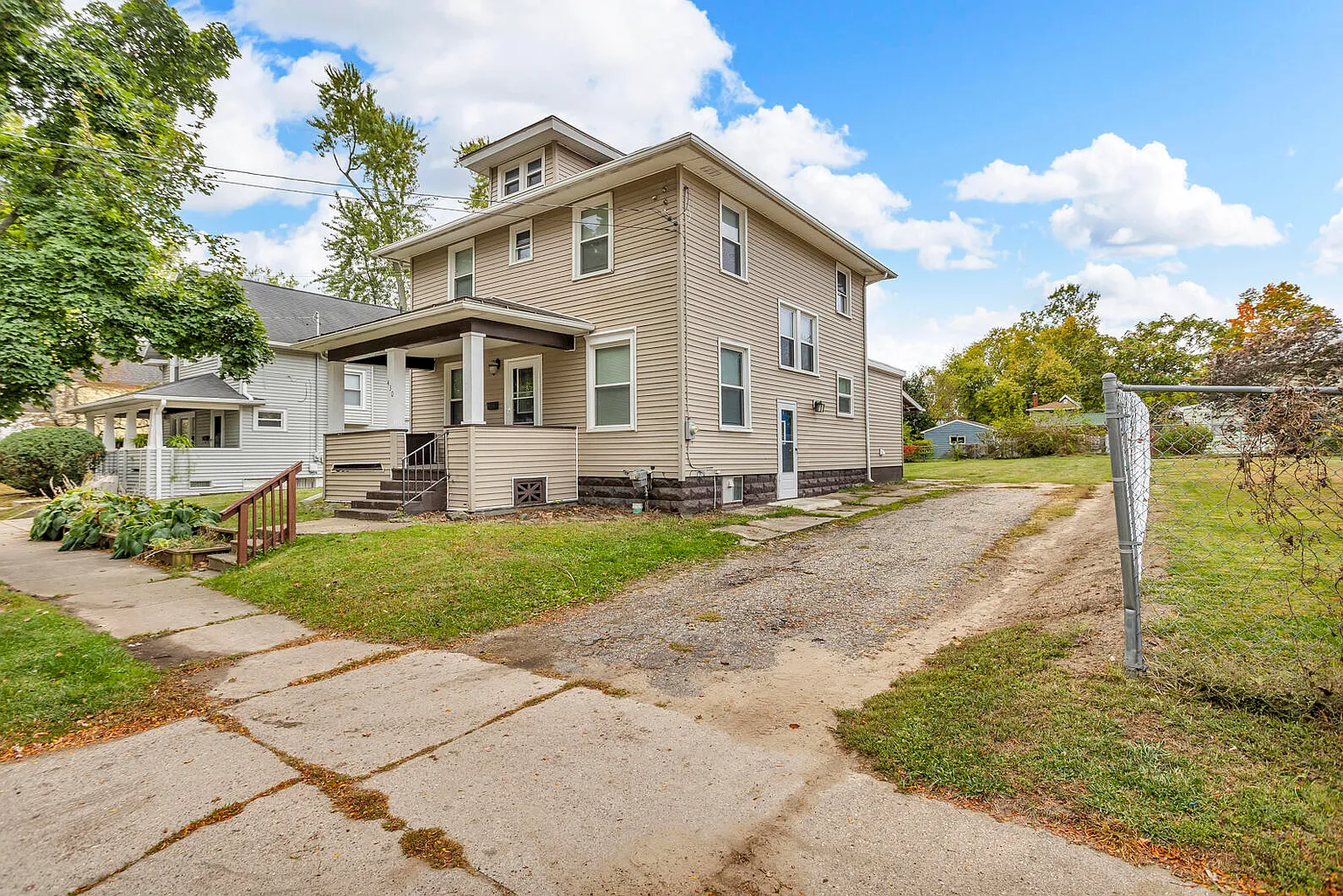 430 N Elm Ave photo 1