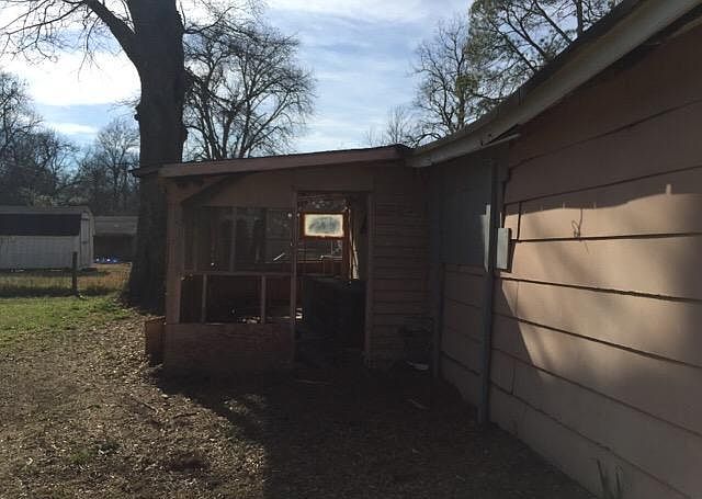 2nd image of 419 W Harding Ave