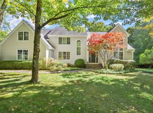 2 Pioneer Trl, Armonk, NY 10504