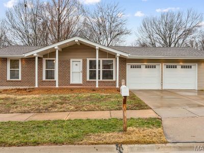 687 Green Forest Dr, Fenton, MO, 63026
