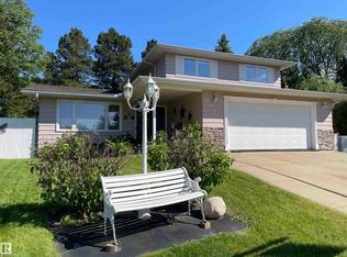 205 Manor Ct, Strathcona County, AB T8A0S8