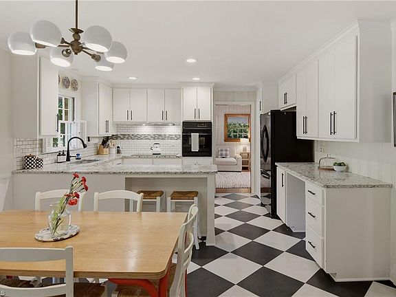 3rd image of 1117 Huntingdon Rd