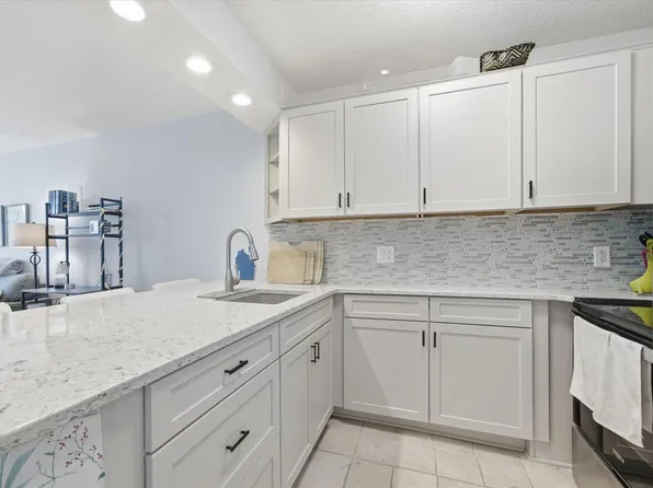 929 North Astor STREET #405, Milwaukee, WI 53202