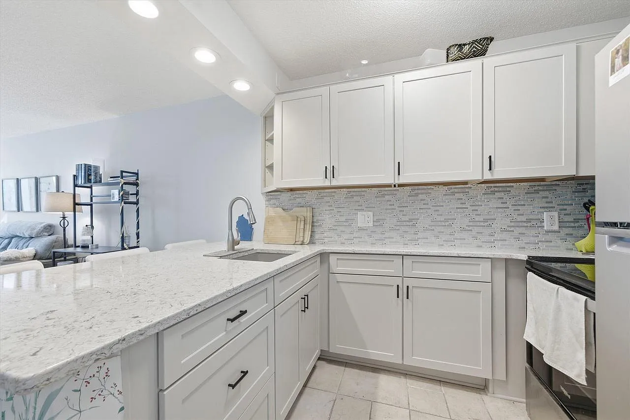 929 North Astor STREET #405 photo 1