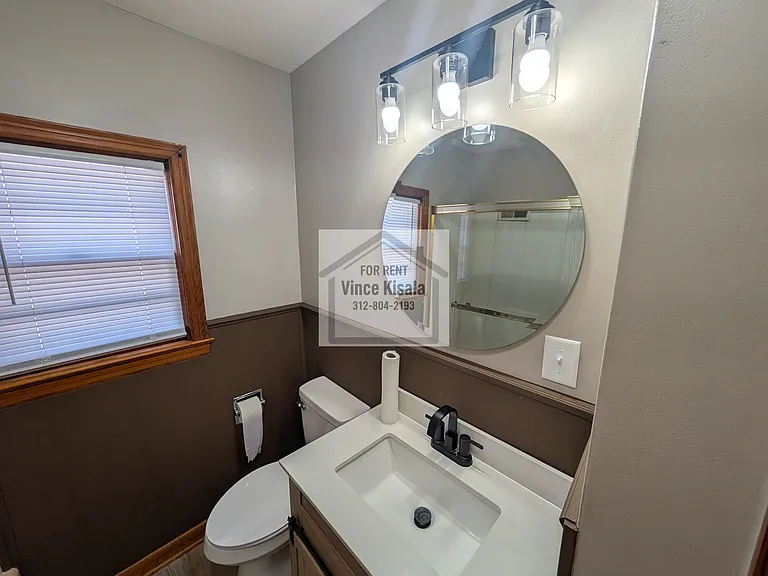 1410 Oak St — Photo 8