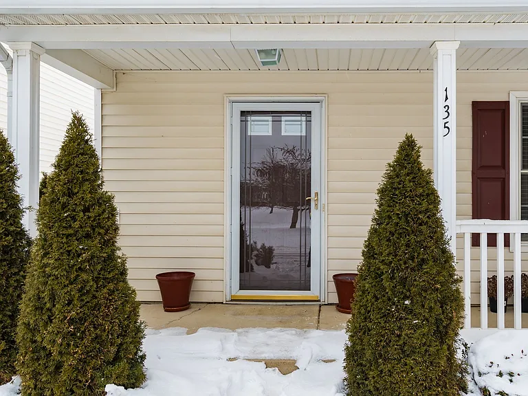135 Saratoga St — Photo 4