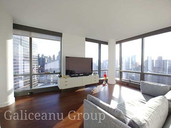 5th image of 200 W 67th St APT 27C
