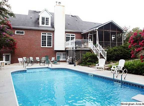 2nd image of 3733 Carisbrooke Dr