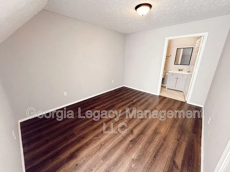 3 bed, 3.0 bath, 1675 sqft, $1,510 — Photo 4