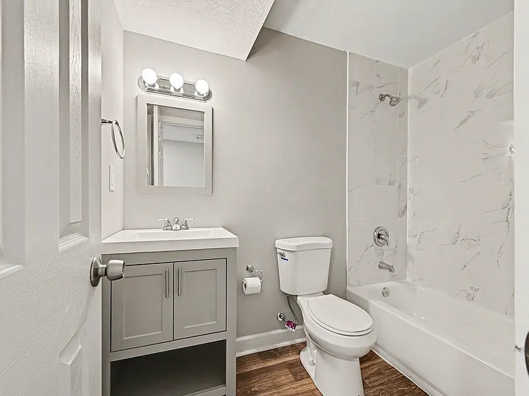 Meadowbrook Apartments — Photo 10