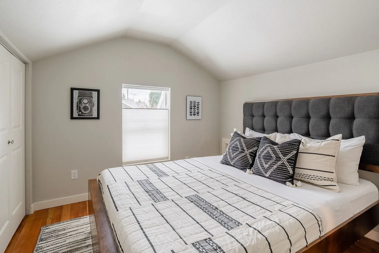 2 bed, 1.0 bath, 592 sqft, $3,528 — Photo 3