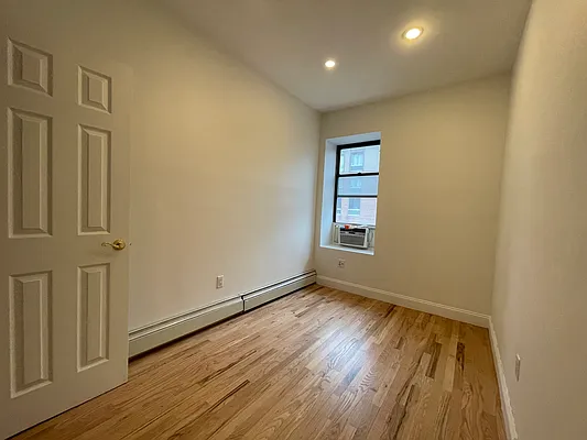 Rented by Bank Neary | media 16