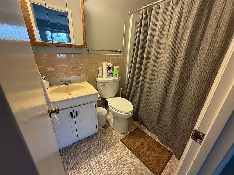 101 Southampton Ct — Photo 8