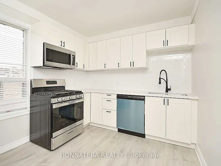 47 Emerald St N #UPPER — Photo 4