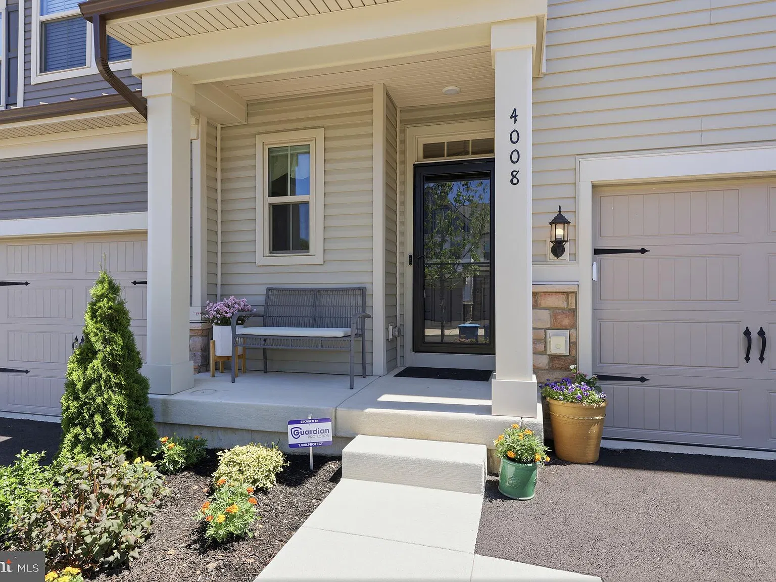3 bed, 3.5 bath, 3836 sqft, $4,000 — Photo 3