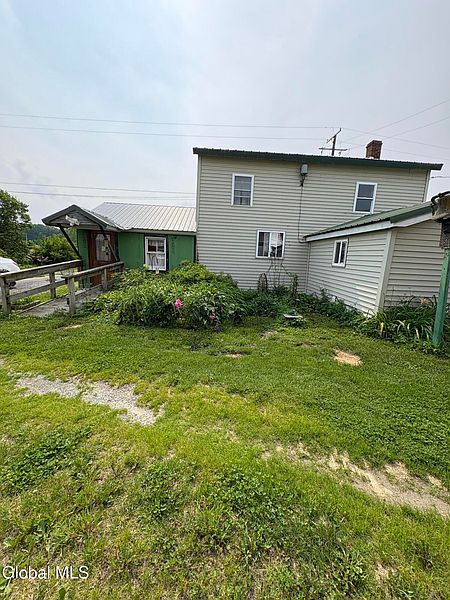 2nd image of 10 Chestnut Hill Road