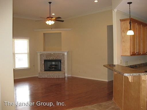 5th image of 614 E Crawford Dr