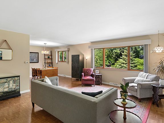 3rd image of 6601 Macarthur Dr