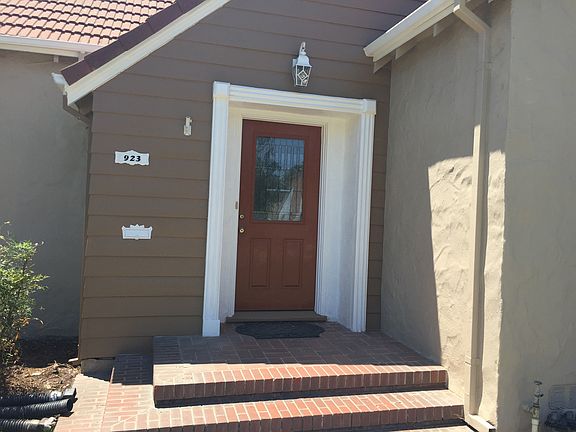 2nd image of 923 S Pleasant Ave