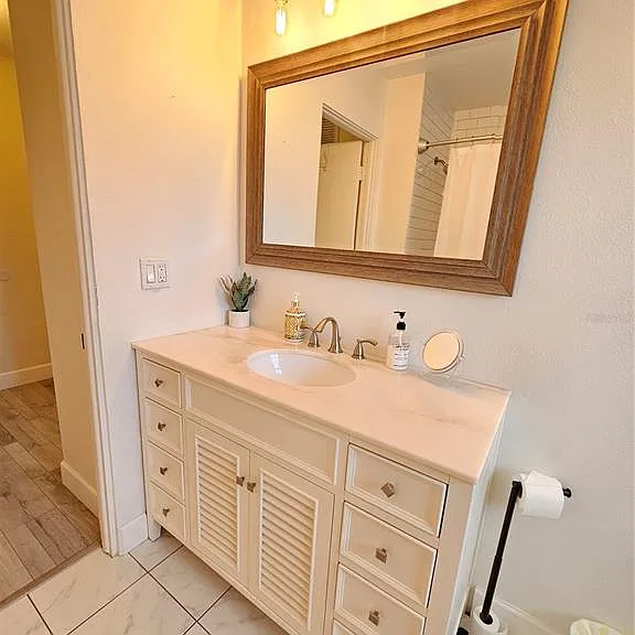6442 Colonial Dr — Photo 16