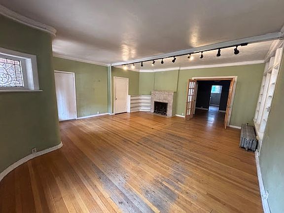 3rd image of 1060 N Pennsylvania St APT 1