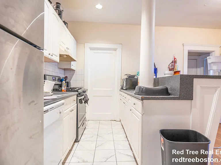 94 Pleasant St #2 — Photo 3