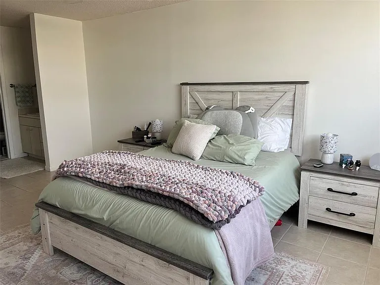 1237 S Hillsboro Mile N #601 — Photo 13