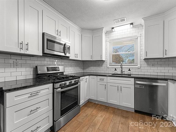 4th image of 107 Dawn Dr