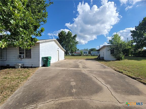 2nd image of 202 W Bobwhite Ln