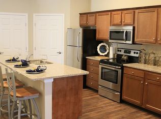 305 Peninsula Dr, Fort Wayne, IN 46814