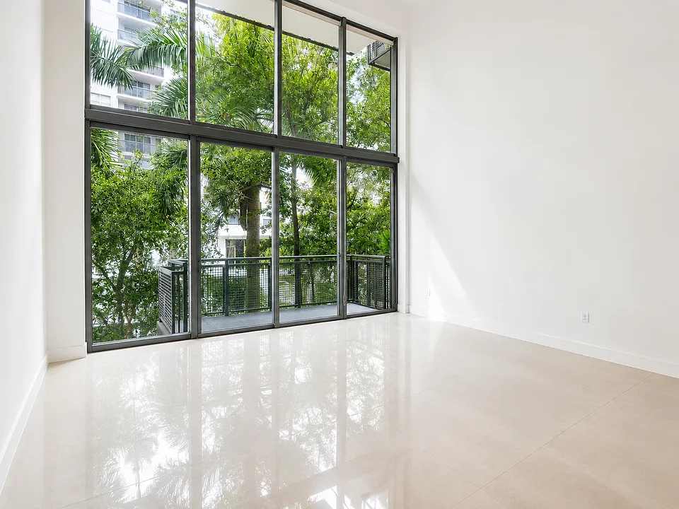 6000 Collins Ave #313