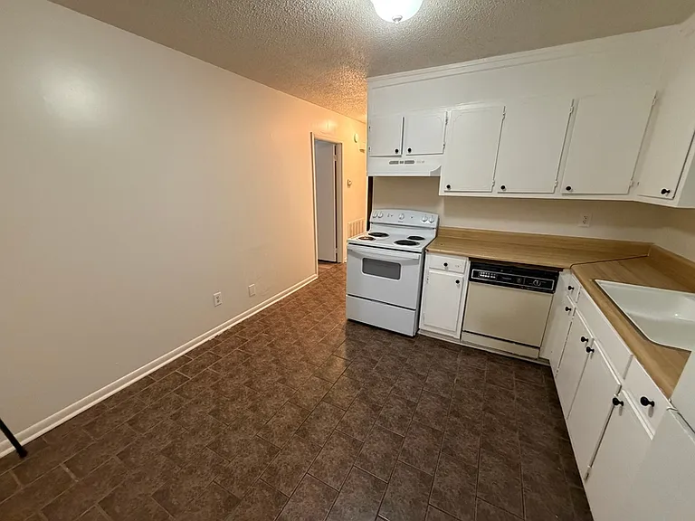 22173 Ewell St — Photo 3