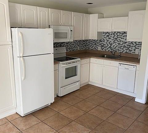 2nd image of 61 Steuben Blvd #2
