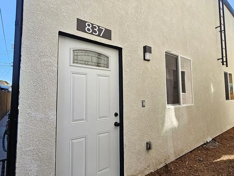 33(835E) — Photo 22