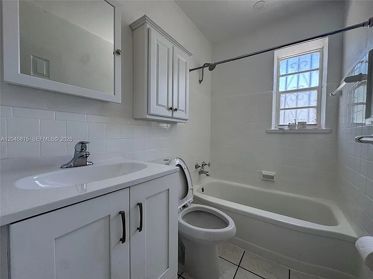 459 SE 3rd St — Photo 13