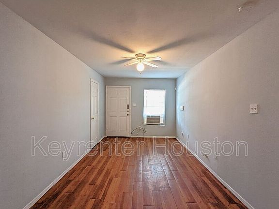 4th image of 2511 Rosalie St #B