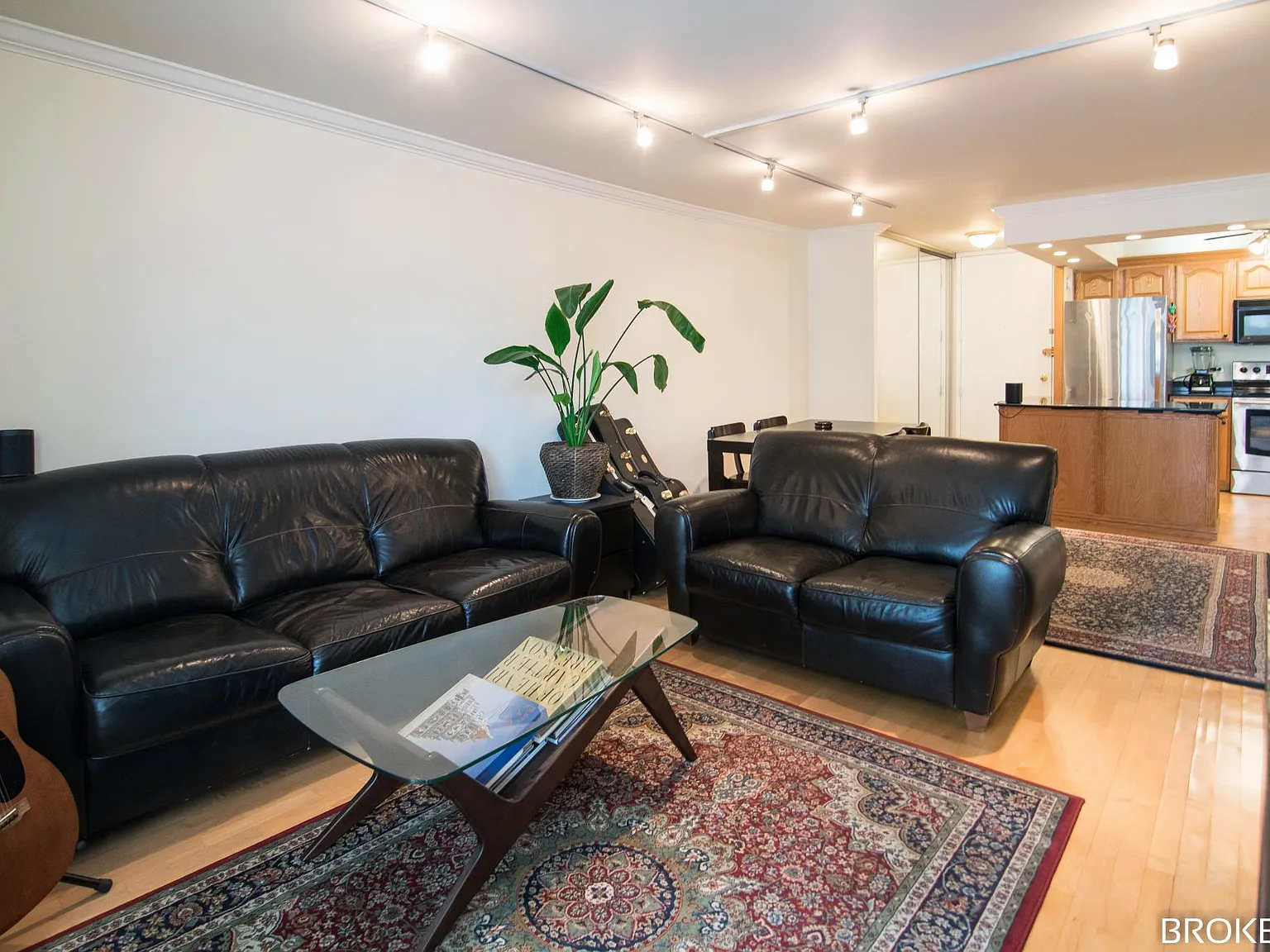1 bed, 800 sqft, $2,800 — Photo 3