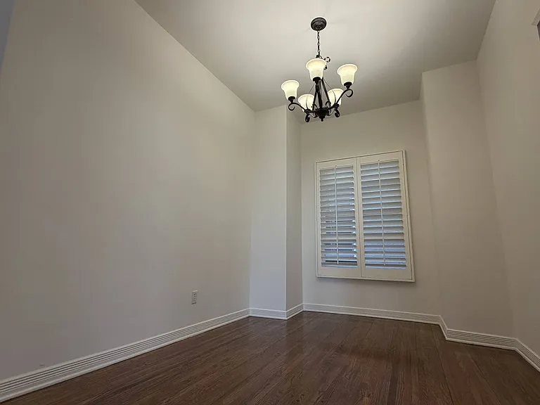 Lindbrook Manor Apartments — Photo 123
