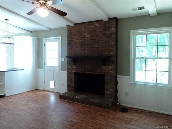 3rd image of 2449 Knickerbocker Dr