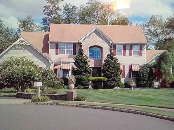 600 Manfre Ct, Freehold, NJ 07728