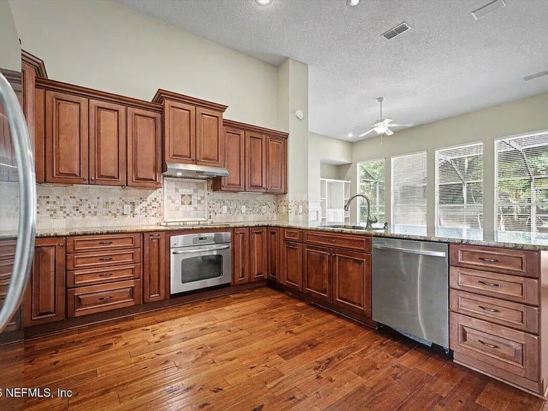337 S Mill View Way — Photo 25