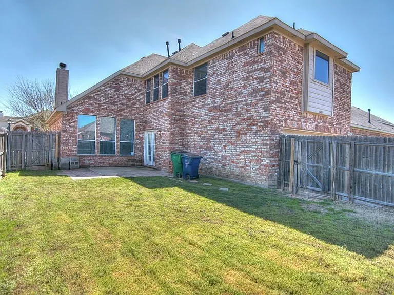 9400 Woodhurst Dr — Photo 24