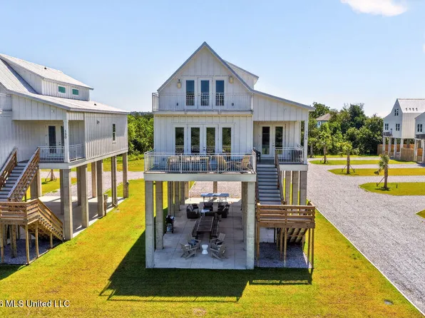 126 5th Ave, Pass Christian, MS 39571