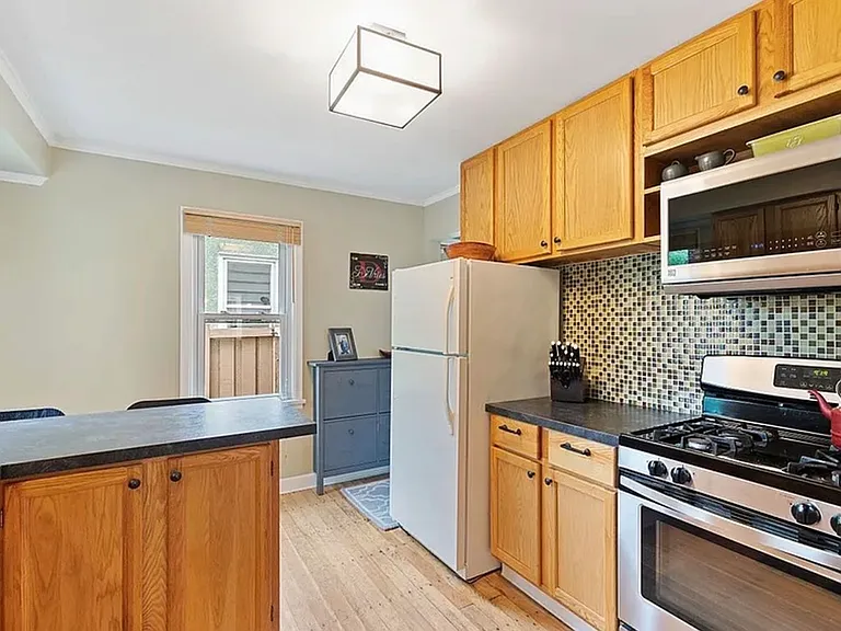 2716 Abbott Ave N — Photo 4