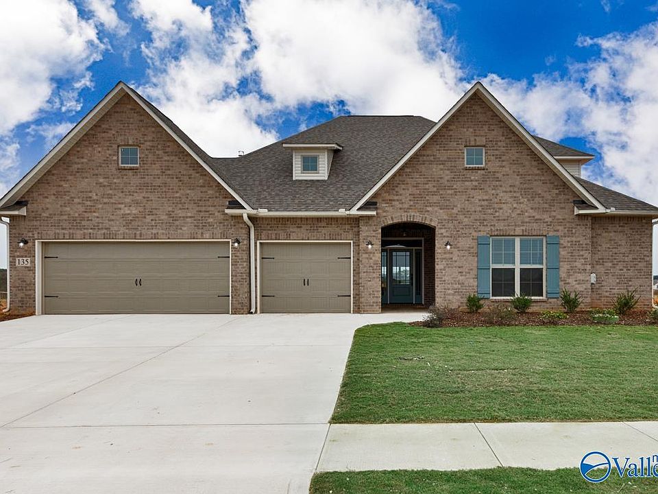 1st image of 135 Pat Cain Dr