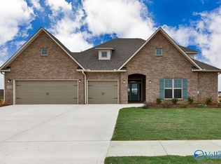 135 Pat Cain Dr, New Market, AL 35761