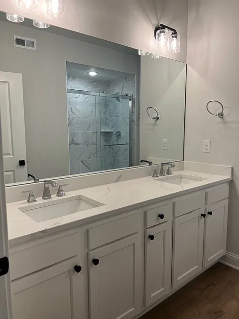 238 Chenoweth Ln — Photo 4